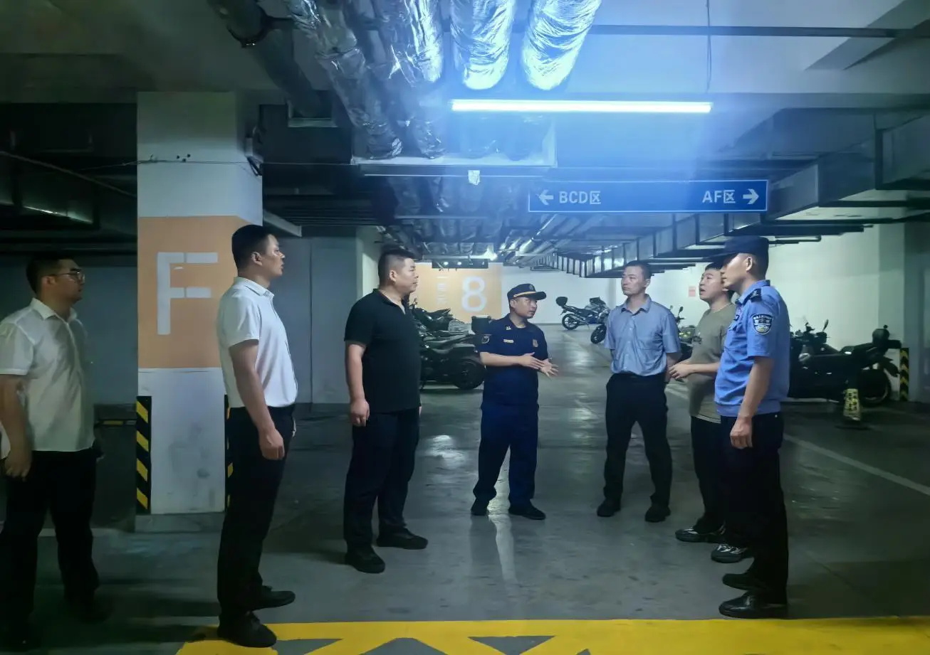 进“一扇门” 办“两省事”